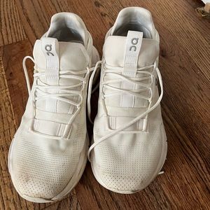 WOMEN'S ON CLOUDNOVA RUNNING SHOES